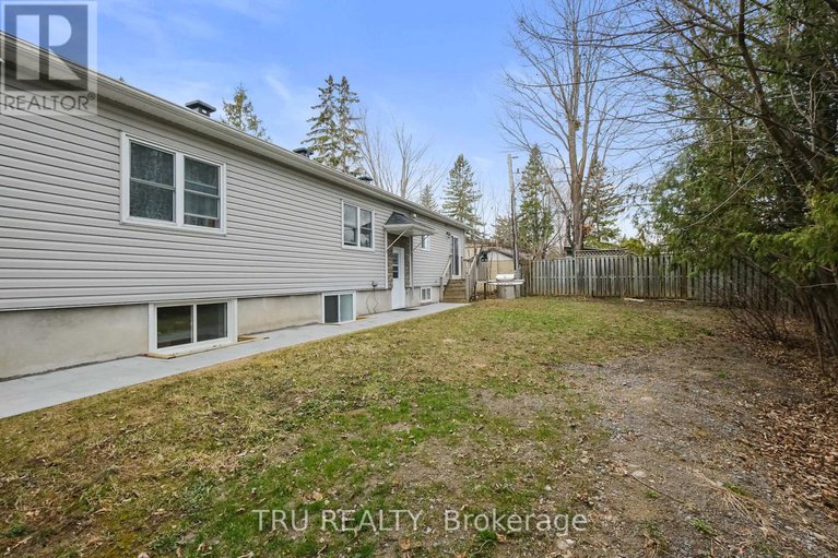 28221077/32-lazy-nol-court/fringewood/ottawa/ontario/K2S1T5_20