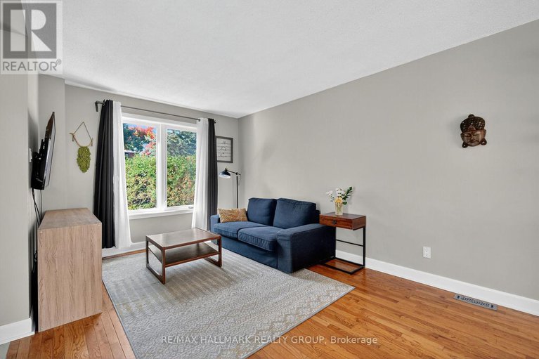 28929560/1821-brousseau-crescent/chateauneuf/ottawa/ontario/K1C2Y5_5