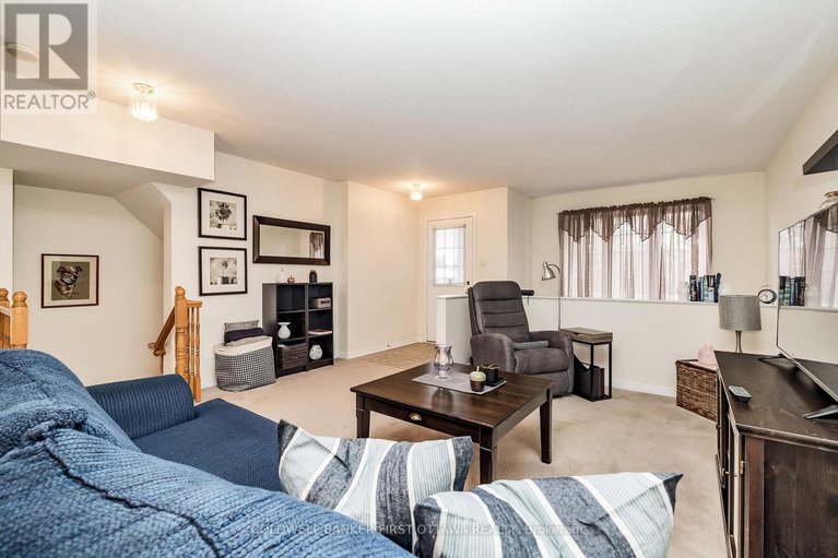 28740335/389-wiffen-private/westcliffe-estates/ottawa/ontario/K2H1G4_5