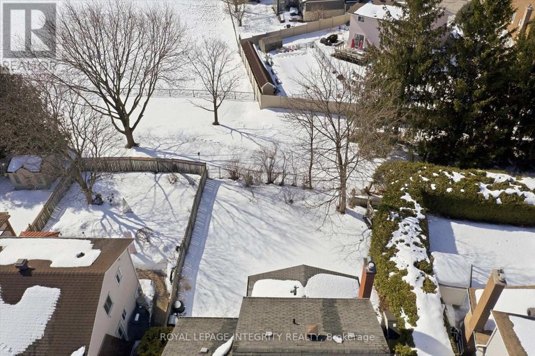 29431124/1735-bonaventure-terrace/convent-glen-south/ottawa/ontario/K1C1W5_34