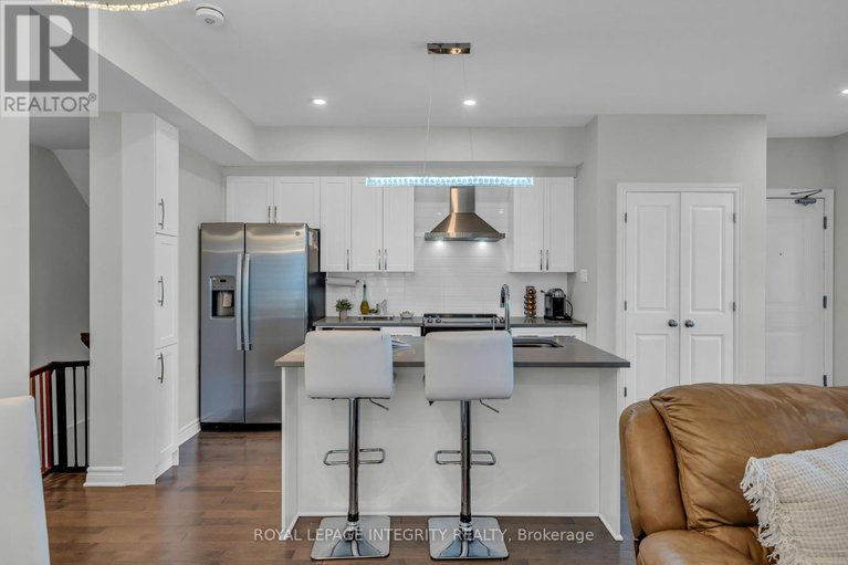28545243/35-carabiner-private/mer-bleuebradley-estatesanderson-park/ottawa/ontario/K1W0L7_8