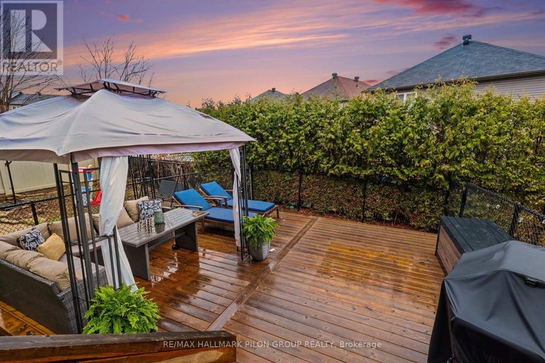 29613578/218-rolling-meadow-crescent/mer-bleuebradley-estatesanderson-park/ottawa/ontario/K1W0B1_20