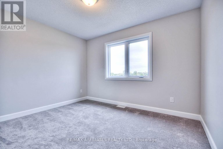 28184817/619-geneva-crescent/embrun/russell/ontario/K0A1W0_14