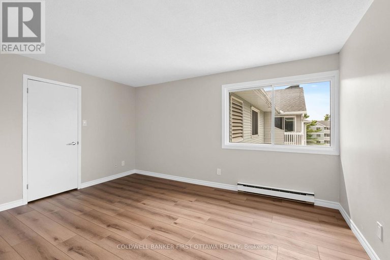 28820214/400-216-viewmount-drive/borden-farmstewart-farmcarleton-heightsparkwood-hills/ottawa/ontario/K2E7X4_24