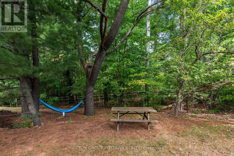 28824766/9-sundance-court/sheahan-estatestrend-village/ottawa/ontario/K2H8T4_43