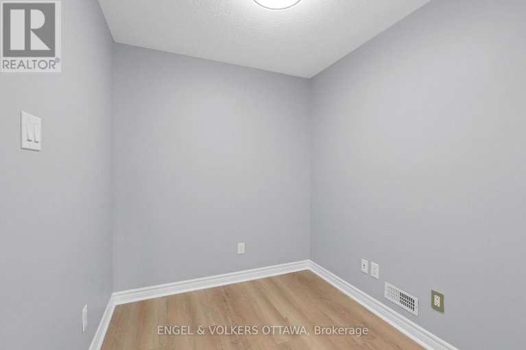 29071249/b-261-titanium-private/convent-glen-north/ottawa/ontario/K1C0A5_20