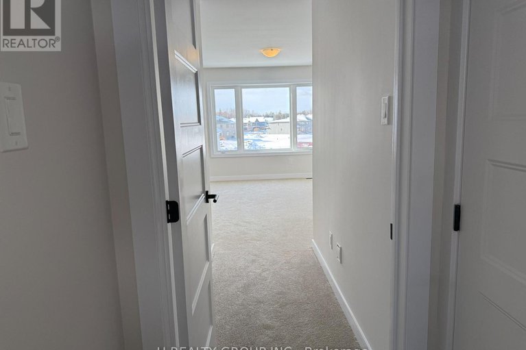 29330724/210-ginebik-way/blossom-parkkemp-parkfindlay-creek/ottawa/ontario/K1X0H4_32