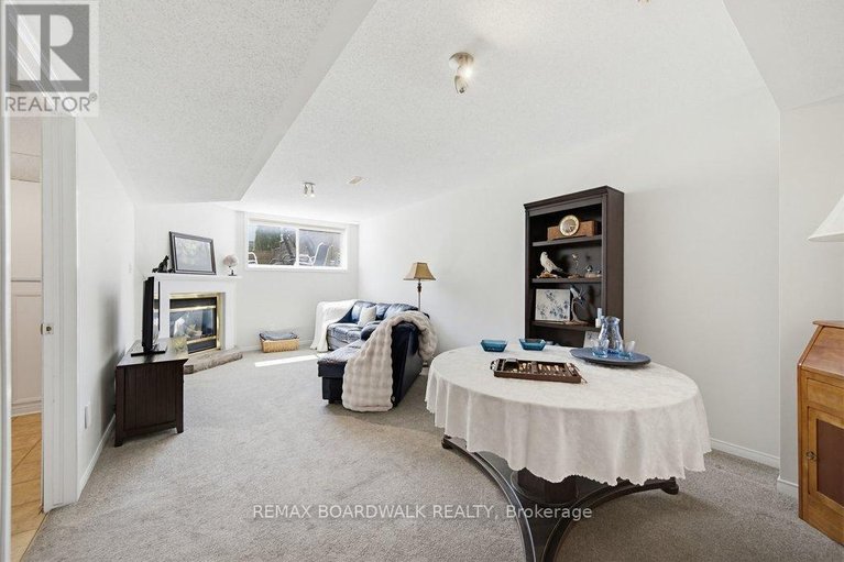 29645634/10-valemont-street/barrhaven-east/ottawa/ontario/K2G6Y1_37