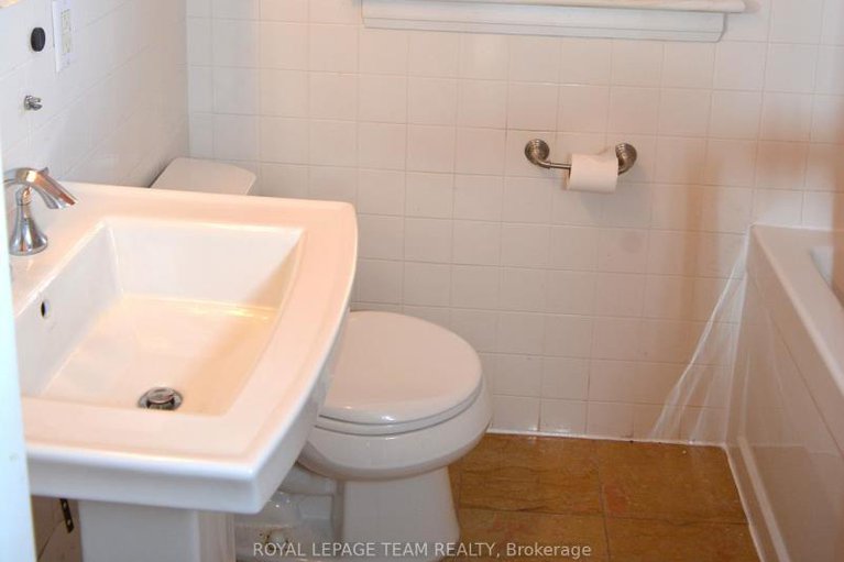 29052304/175-breezehill-avenue-n/hintonburg/ottawa/ontario/K1Y2J1_11