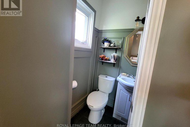 28427099/16-peter-street-s/maxville/north-glengarry/ontario/K0C1T0_19