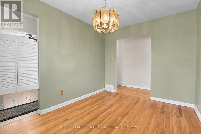 29636837/1582-digby-street/riverview-park/ottawa/ontario/K1G0P6_14