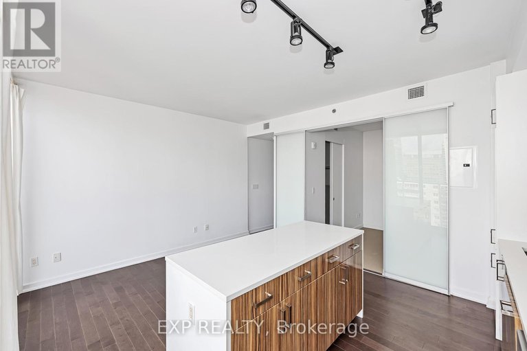 28908366/812-300-lisgar-street/ottawa-centre/ottawa/ontario/K2P0E2_17