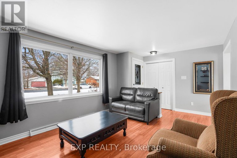 29139748/133-high-street/vankleek-hill/champlain/ontario/K0B1R0_5