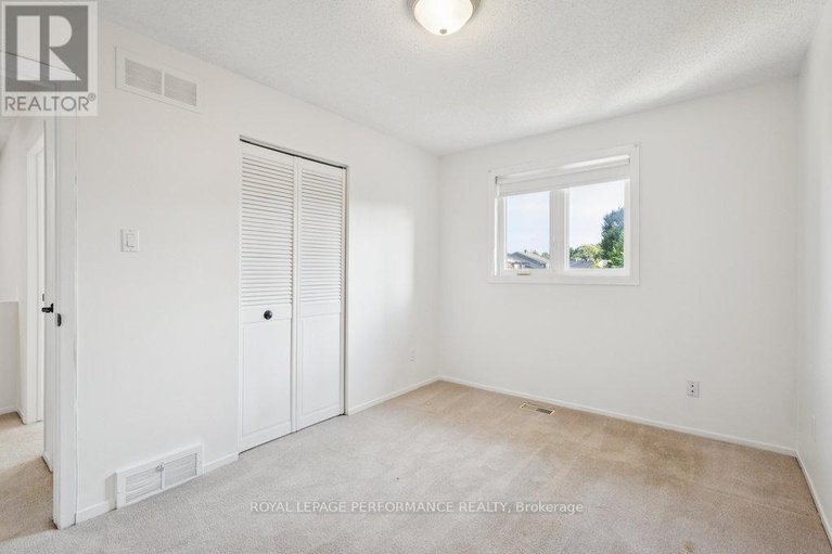 29029572/8-gillespie-crescent/hunt-club-woods/ottawa/ontario/K1V9X8_28