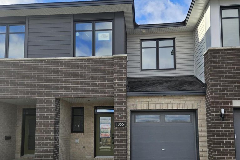 29083738/1055-cope-drive/stittsville-south/ottawa/ontario/K2S3B5_1