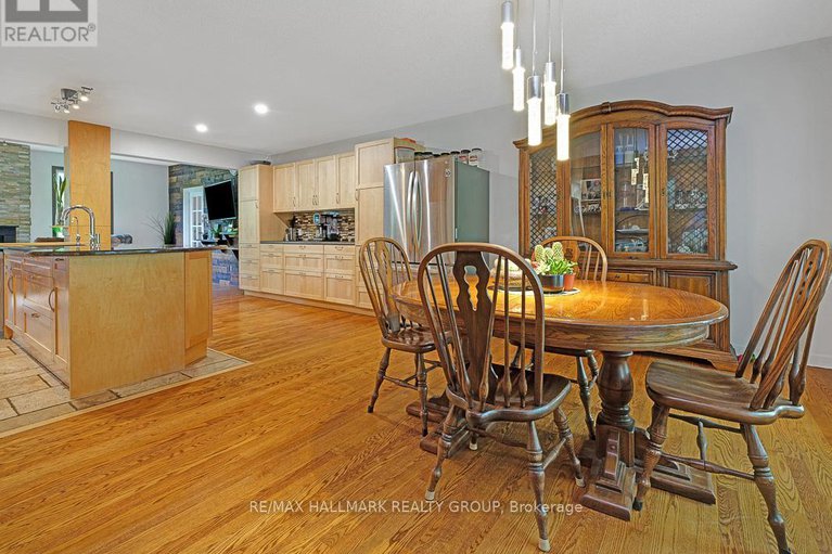 28460164/31-hilliard-avenue/city-viewskylinefisher-heightsparkwood-hills/ottawa/ontario/K2E6B9_14