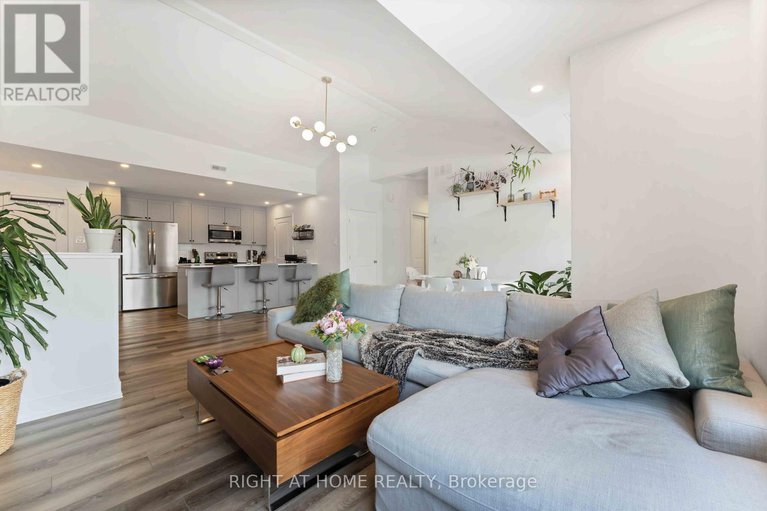 29417771/b-380-rolling-meadow-crescent/mer-bleuebradley-estatesanderson-park/ottawa/ontario/K1W0S1_3