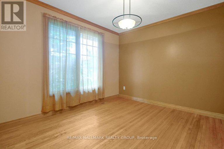28499292/2149-hubbard-crescent/beacon-hill-north/ottawa/ontario/K1J6L3_8