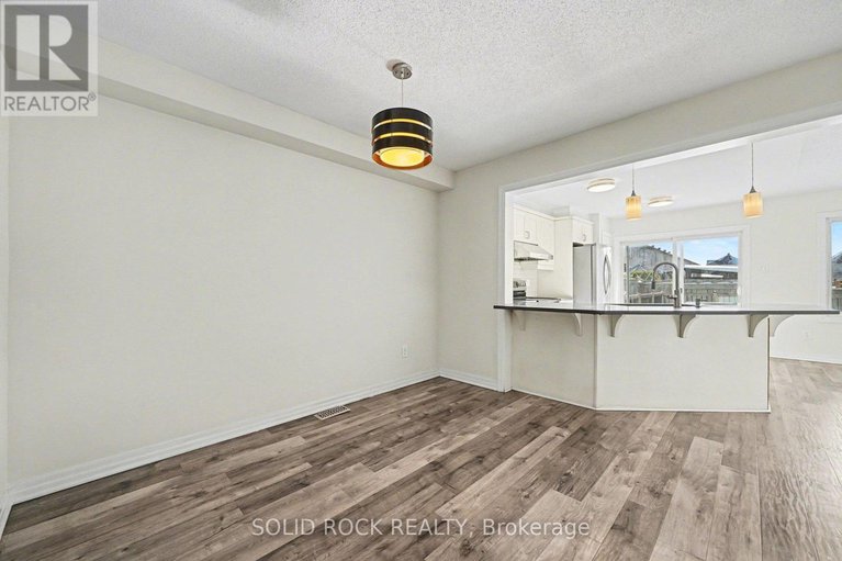 29305275/407-white-arctic-avenue/half-moon-bay/ottawa/ontario/K2J5W5_8