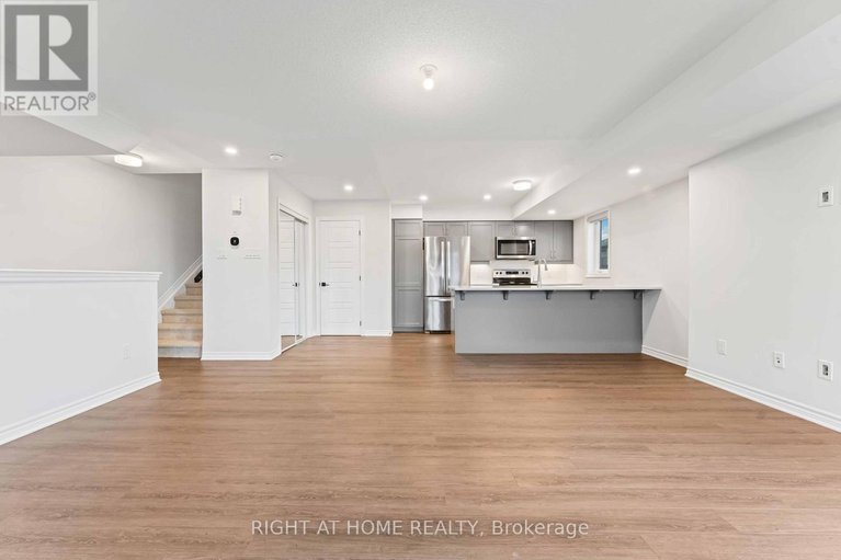 29129692/721-rouncey-road/emerald-meadowstrailwest/ottawa/ontario/K2V0S5_12