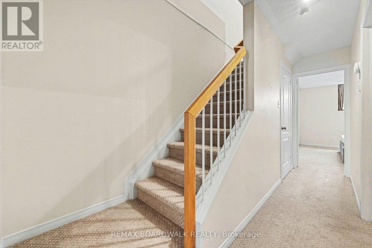 29679352/1607-locksley-lane/beaconwood/ottawa/ontario/K1J1B6_14