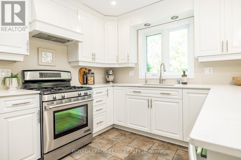 28910635/5239-mclean-crescent/manotick-long-island-nicholls-island/ottawa/ontario/K4M1G1_16
