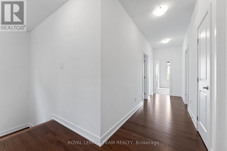 28910916/27-peony-lane/riverside-southgloucester-glen/ottawa/ontario/K4M0M3_18