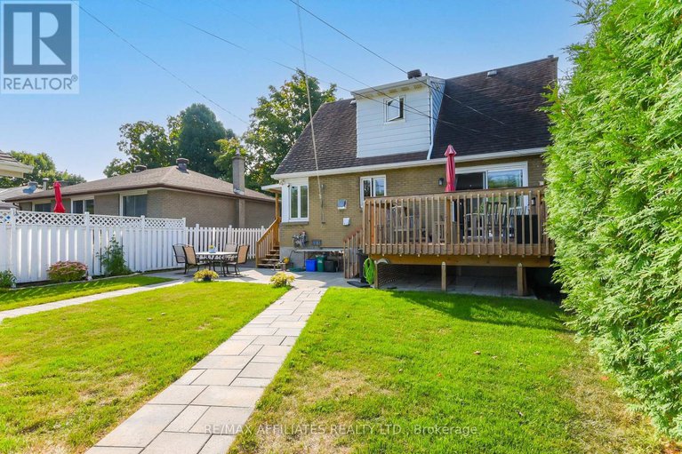 29123494/323-fullerton-avenue/overbrookcastle-heights/ottawa/ontario/K1K1K2_7