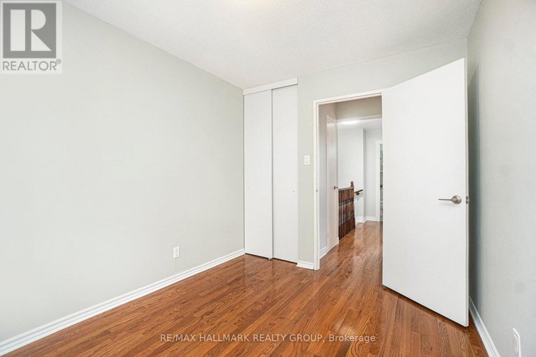 28410250/54-corley-private/heron-gateindustrial-park/ottawa/ontario/K1V8T7_19