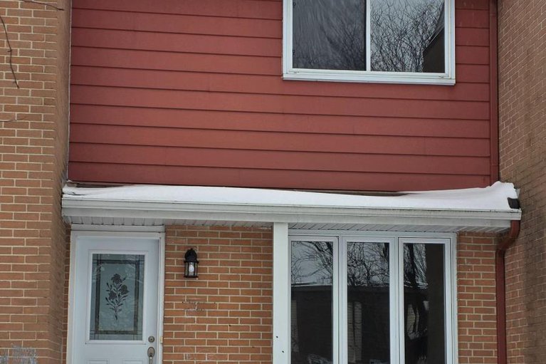 928 Meadowlands Drive