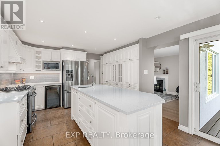28330540/1822-thornecrest-street/chapel-hill/ottawa/ontario/K1C6K9_10