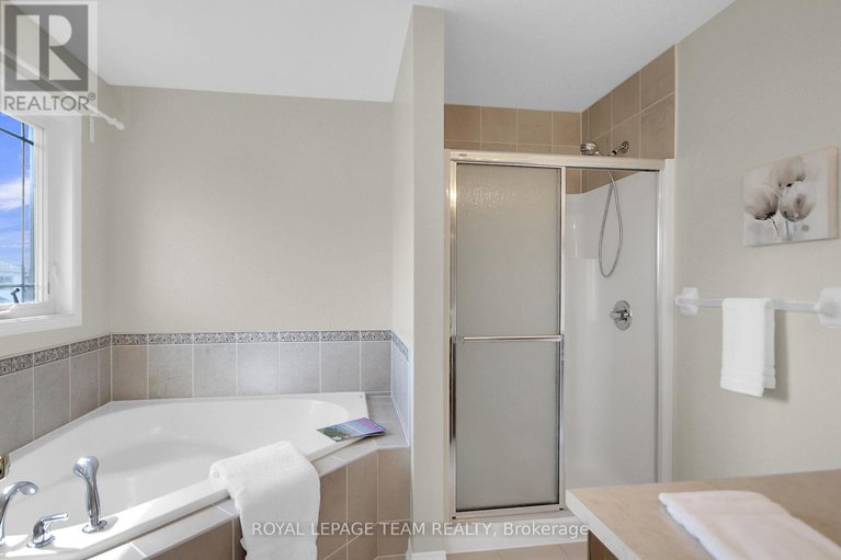 28857823/1464-carronbridge-circle/emerald-meadowstrailwest/ottawa/ontario/K2M0G6_23