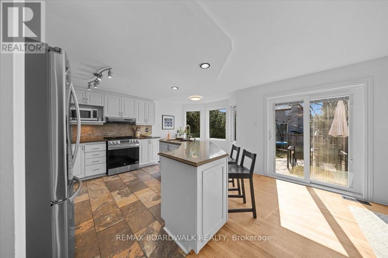 29650202/1715-teakdale-avenue/chapel-hill/ottawa/ontario/K1C6M8_5