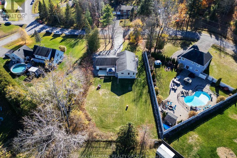 29050098/2605-pierrette-drive/cumberland-estates/ottawa/ontario/K4C1B6_44