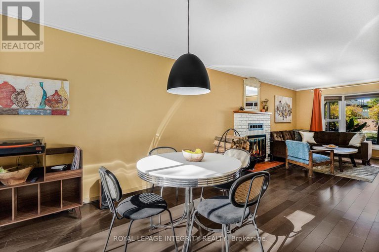 28956681/1454-deavy-way/bilberry-creekqueenswood-heights/ottawa/ontario/K1E2W8_12