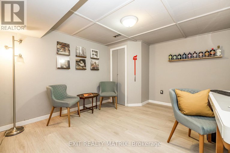 28656018/267-ann-street/almonte/mississippi-mills/ontario/K0A1A0_37
