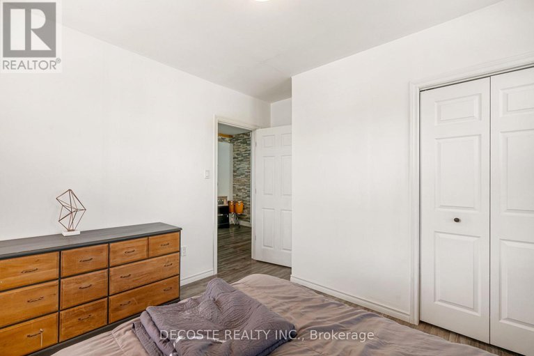 29247092/1-mechanic-street-e/maxville/north-glengarry/ontario/K0C1T0_33