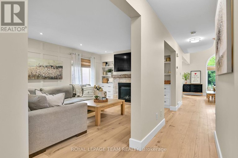28615921/4156-wolfe-point-way/riverside-southgloucester-glen/ottawa/ontario/K1V1P5_6