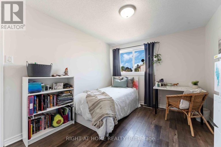 28737074/1-berkshire-way/pheasant-run/ottawa/ontario/K2J2B1_29