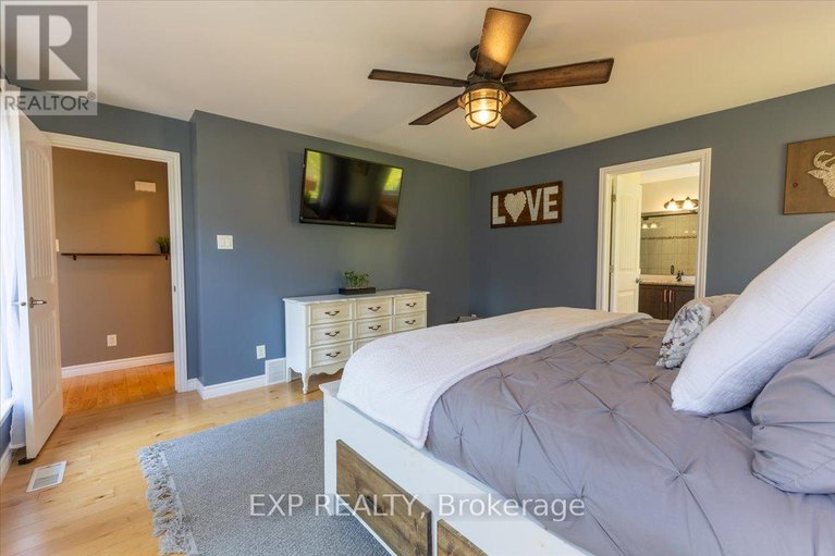 28879603/6719-deer-run-place/rideau-twp-s-of-reg-rd-6-w-of-mccordick-rd/ottawa/ontario/K0A2T0_18