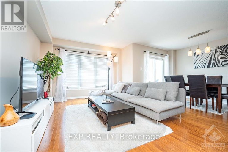 29086343/504-barholm-private/mer-bleuebradley-estatesanderson-park/ottawa/ontario/K4B1H9_5