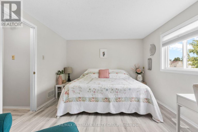 28763964/1598-hoskins-crescent/fallingbrookpineridge/ottawa/ontario/K4A2H8_17
