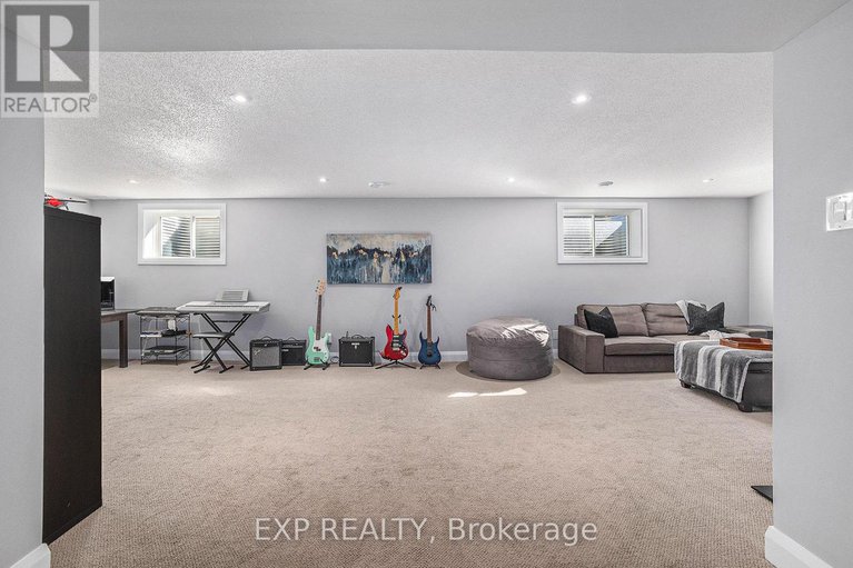 28984047/125-stonemeadow-drive/bridlewood/ottawa/ontario/K2M0H5_28