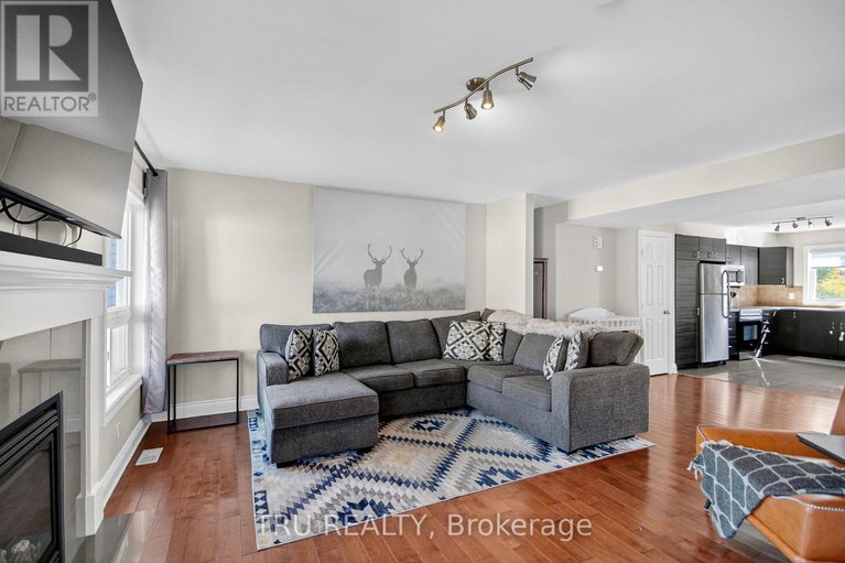 28954413/2642-palings-private/emerald-woodssawmill-creek/ottawa/ontario/K1T4A4_20