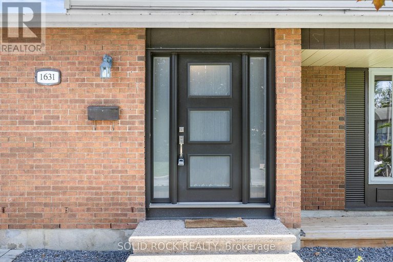 28407266/1631-charbonneau-street/bilberry-creekqueenswood-heights/ottawa/ontario/K1E2J6_3