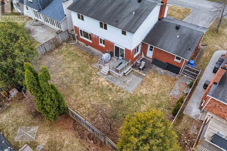 28535998/13-weatherwood-crescent/pineglencountry-place/ottawa/ontario/K2E7C5_45