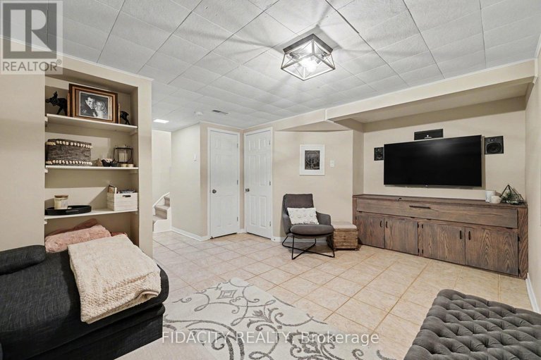 29485889/28-glamorgan-drive/glencairnhazeldean/ottawa/ontario/K2L1P9_25