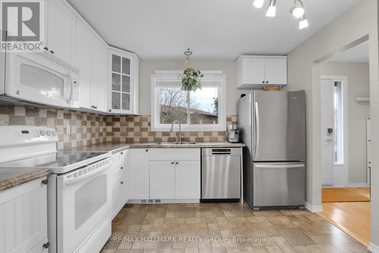 29673890/34-55-bering-court/katimavik/ottawa/ontario/K2L2B8_7