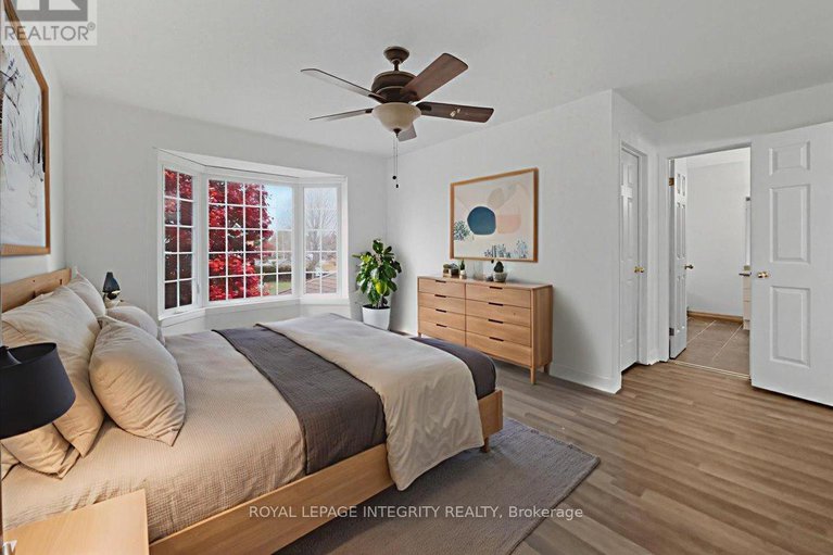 29060732/1791-tache-way/fallingbrookpineridge/ottawa/ontario/K4A2S7_25