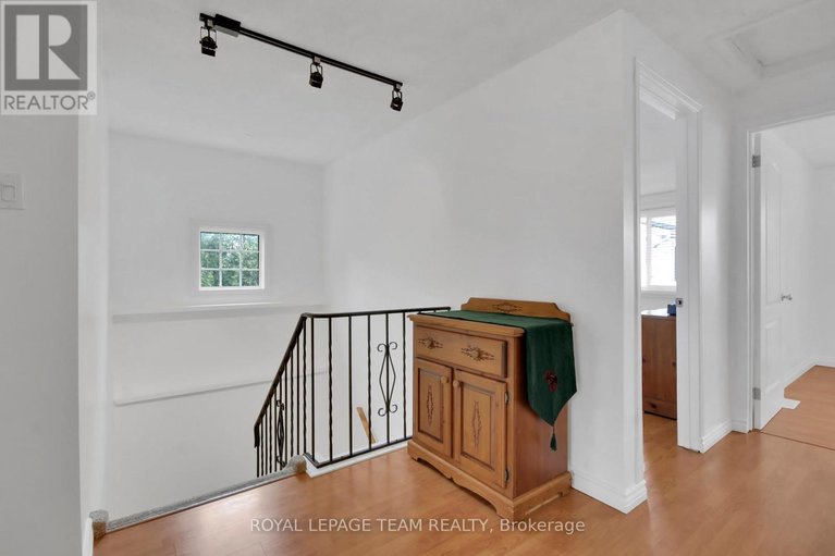 29645242/d-30-black-forest-lane/arbeatha-park/ottawa/ontario/K2H5C8_25